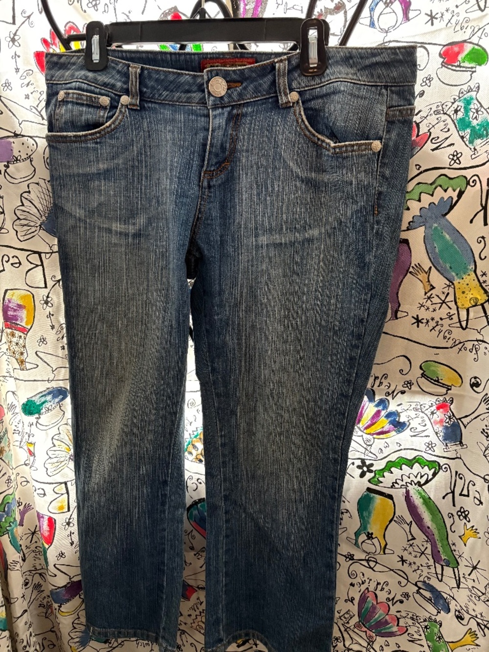 Vintage  low rise cropped denim in medium wash.